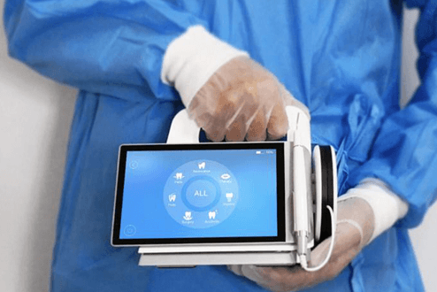 طب الأسنان الرقمي والتقنيات العلاجية الحديثة في عيادة سفير دينت